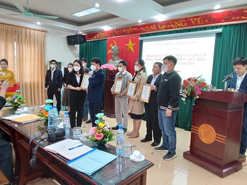 Lễ trao giấy chứng nhận sản phẩm tiêu biểu tỉnh Nam Định